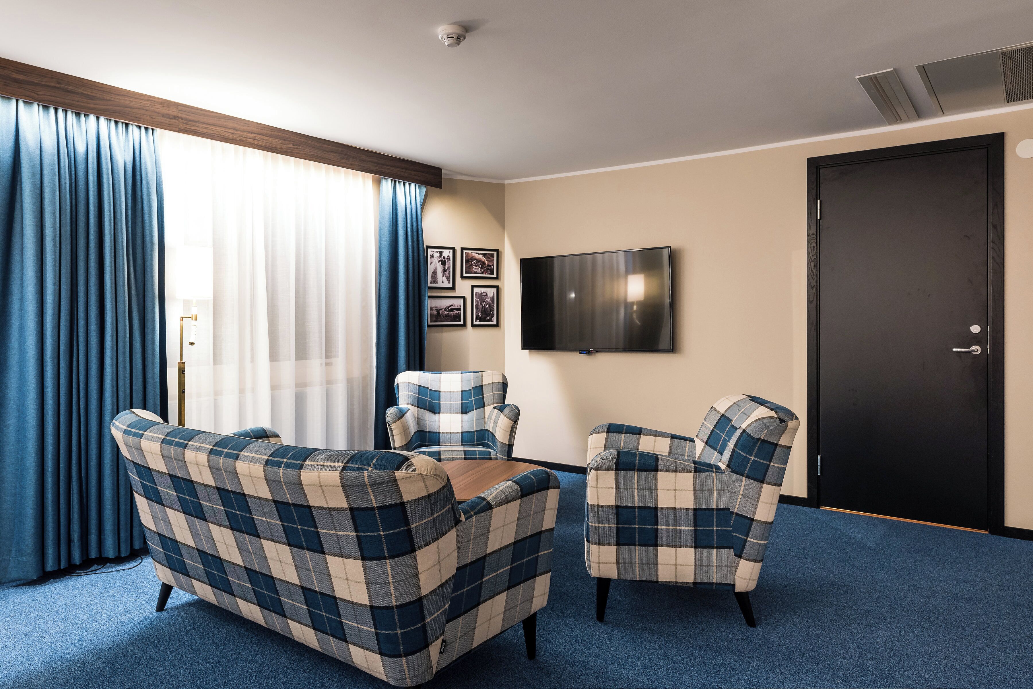 superior room, 1 king bed | in-room safe, desk, laptop workspace, blackout curtains