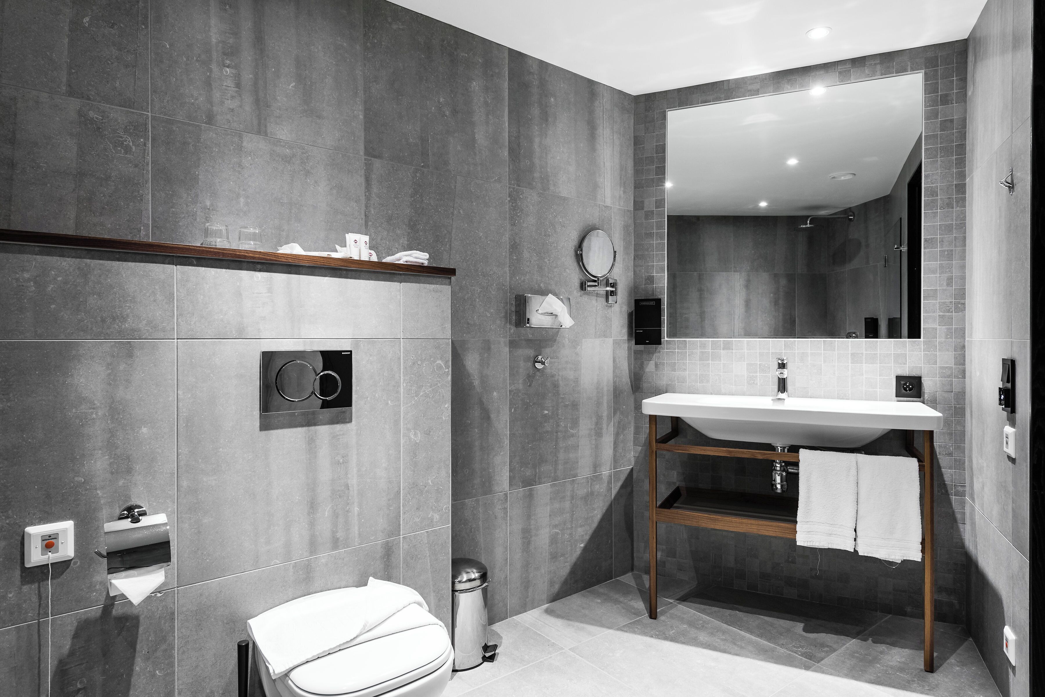 superior room, 1 king bed | bathroom | shower, hair dryer, heated floors, towels