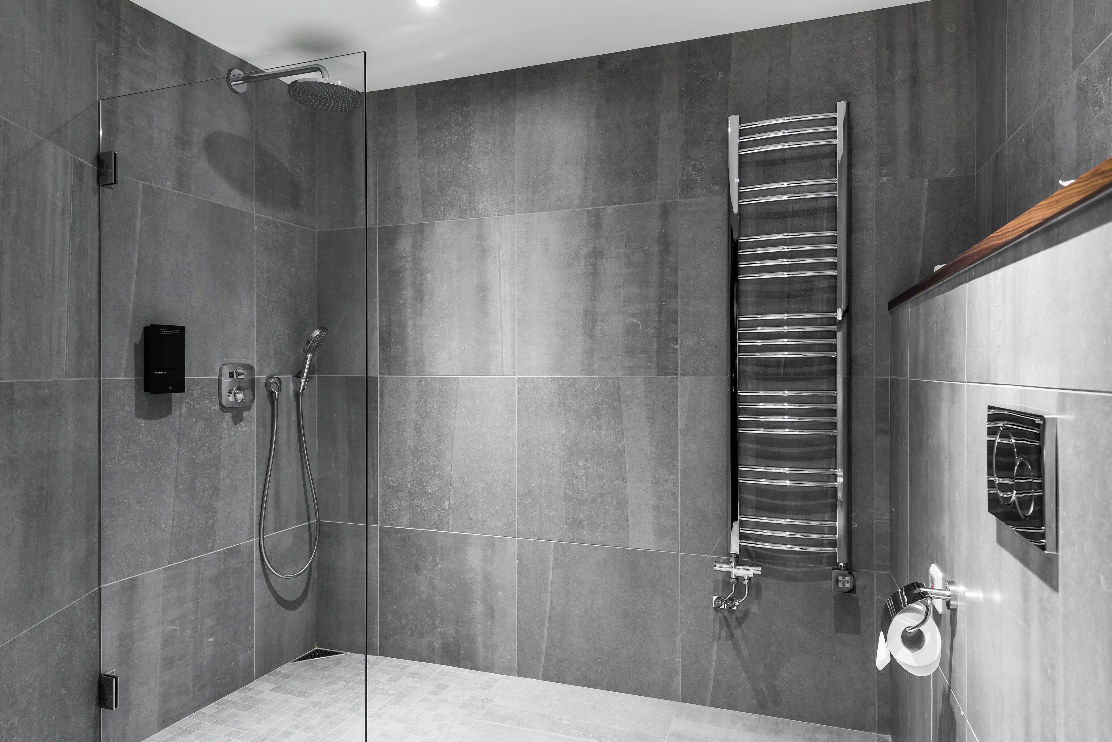 superior room, 1 king bed | bathroom | shower, hair dryer, heated floors, towels