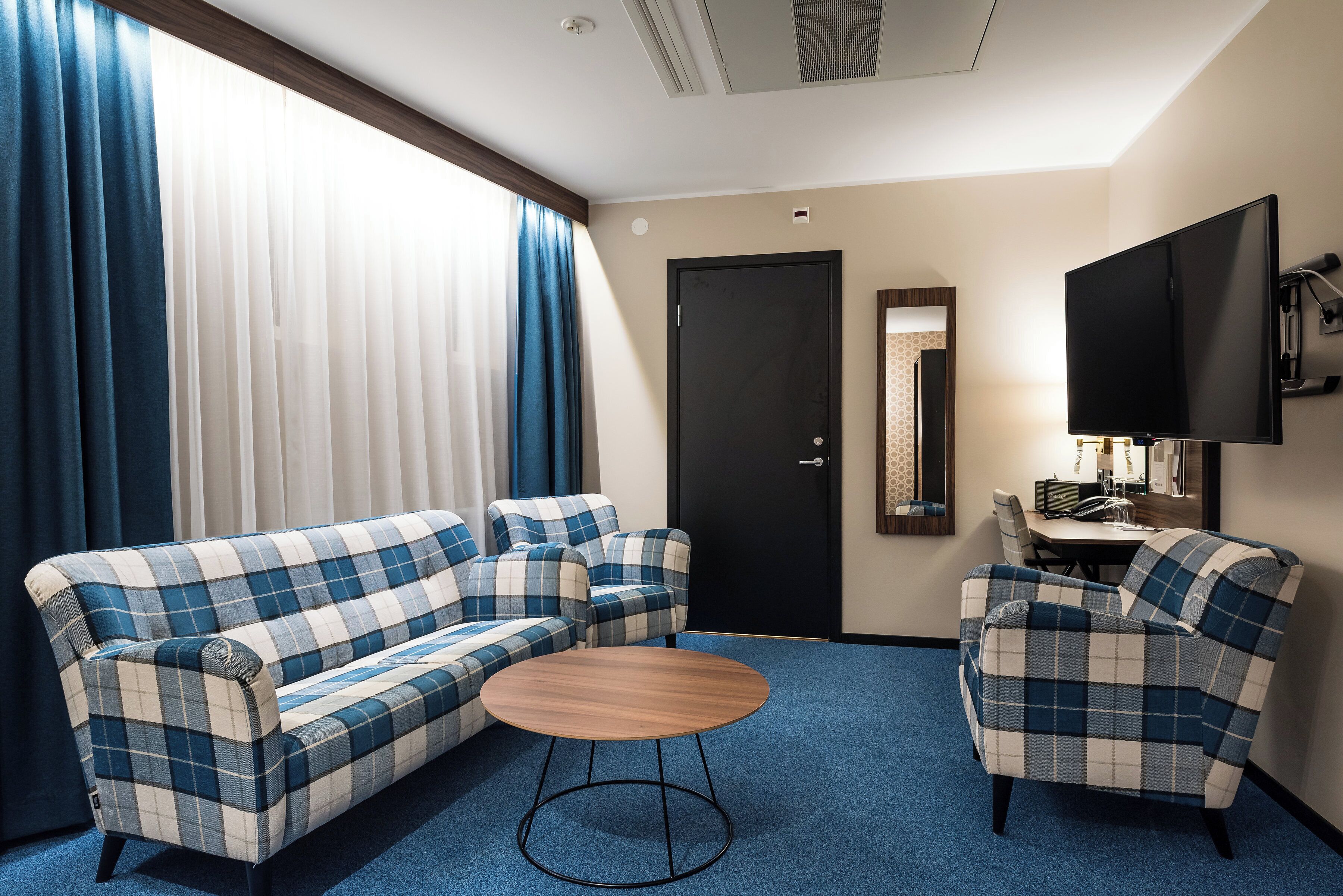 superior room, 1 king bed | in-room safe, desk, laptop workspace, blackout curtains