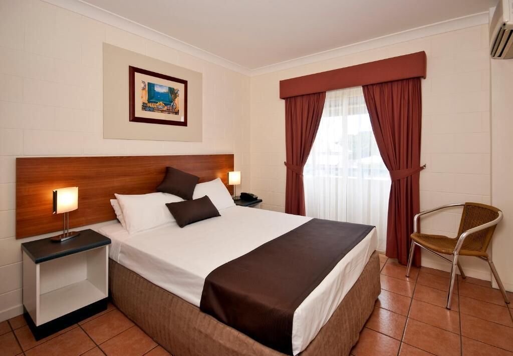 In-room safe, WiFi (free), bed sheets