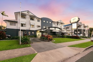 Exterior detail - Cairns Queens Court (Cairns North)
