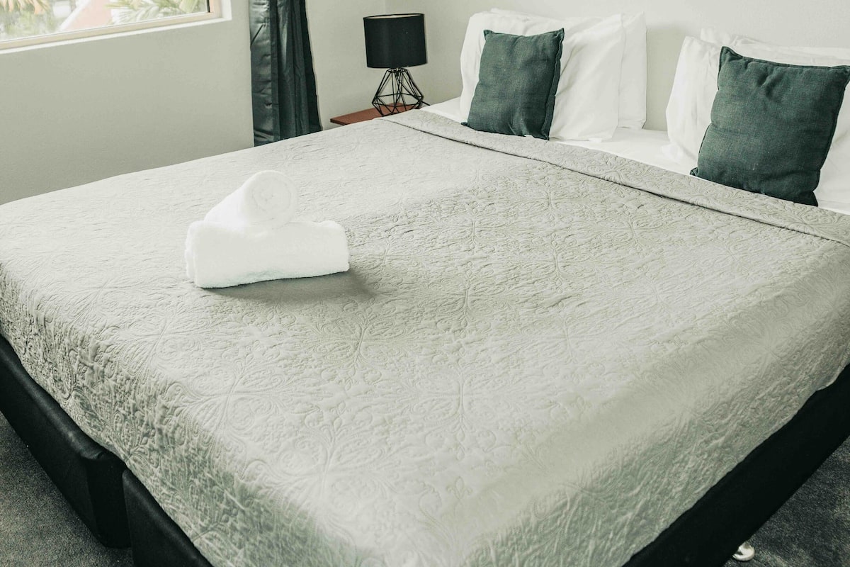 In-room safe, free WiFi, bed sheets
