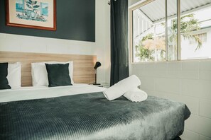 标准双人房 | 客房内保险箱、免费 WiFi、床单