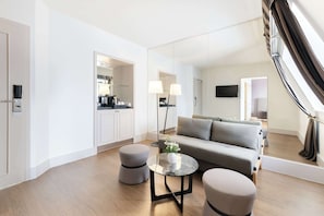 Minibar, in-room safe, desk, free cribs/infant beds