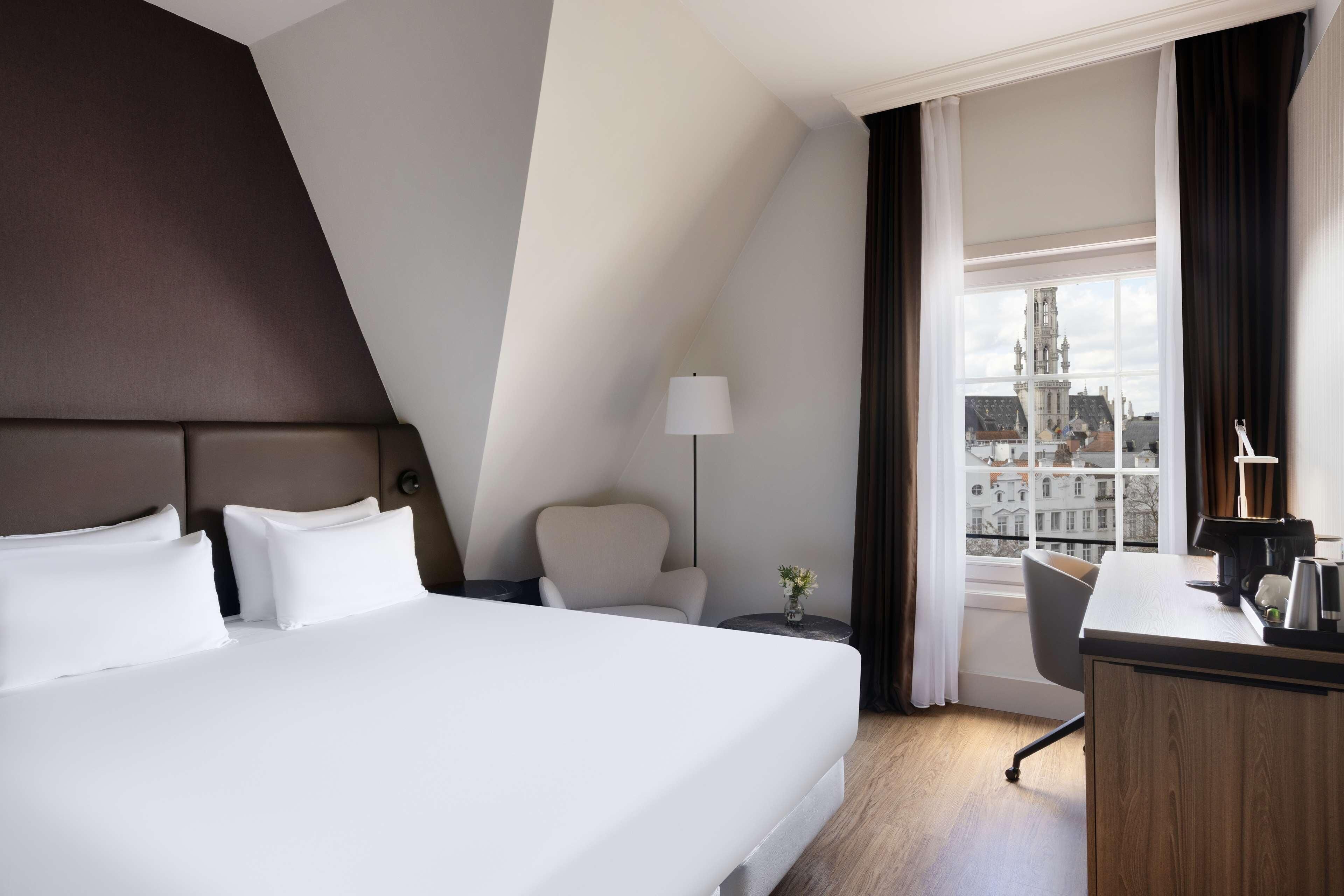 Minibar, in-room safe, desk, free cots/infant beds