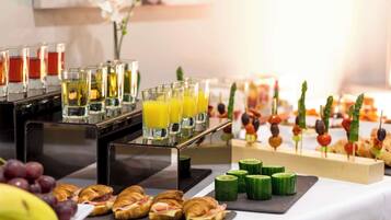 Daily buffet breakfast for a fee