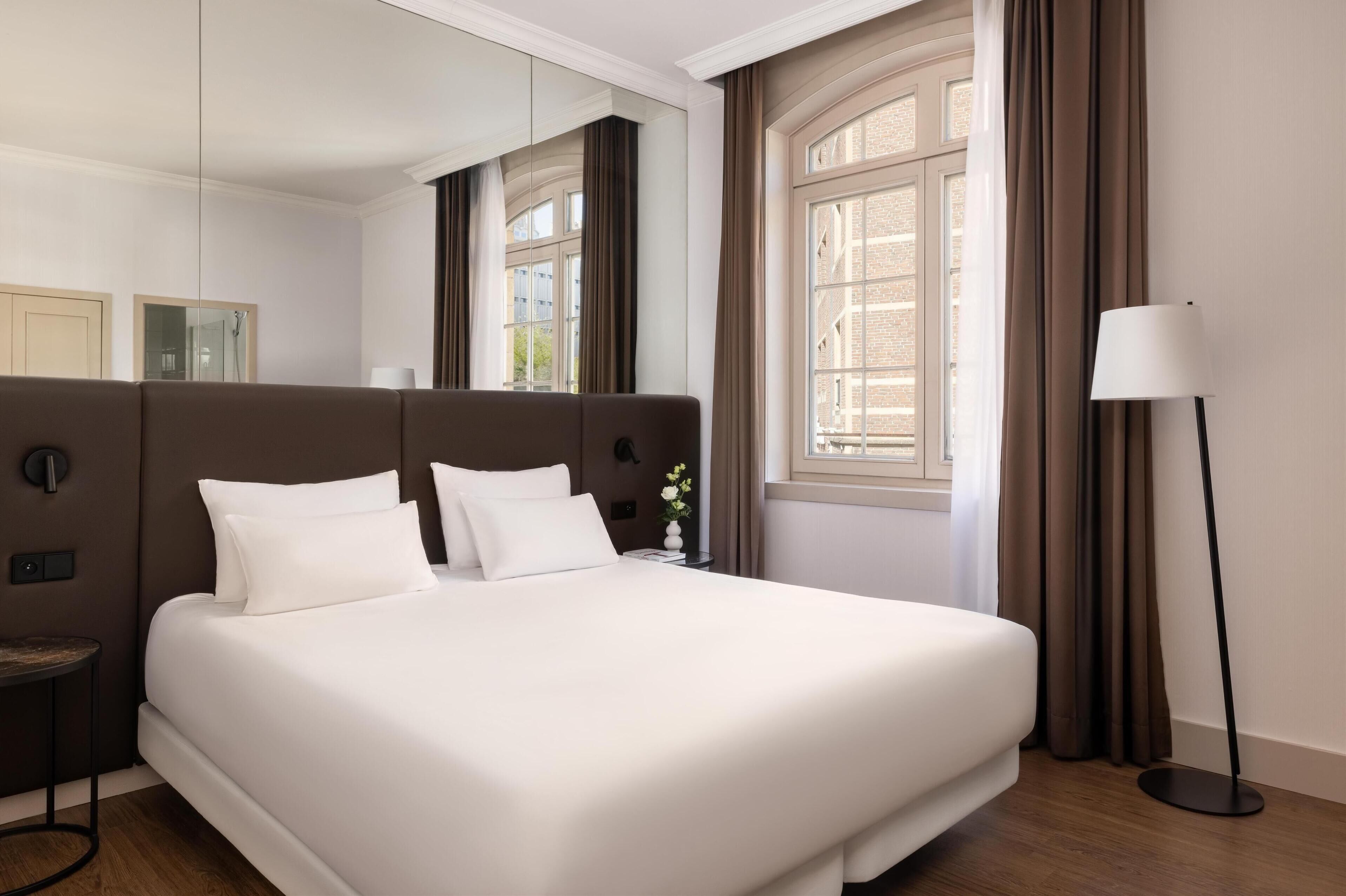 Minibar, safe på rommet, skrivebord og barnesenger (inkludert)