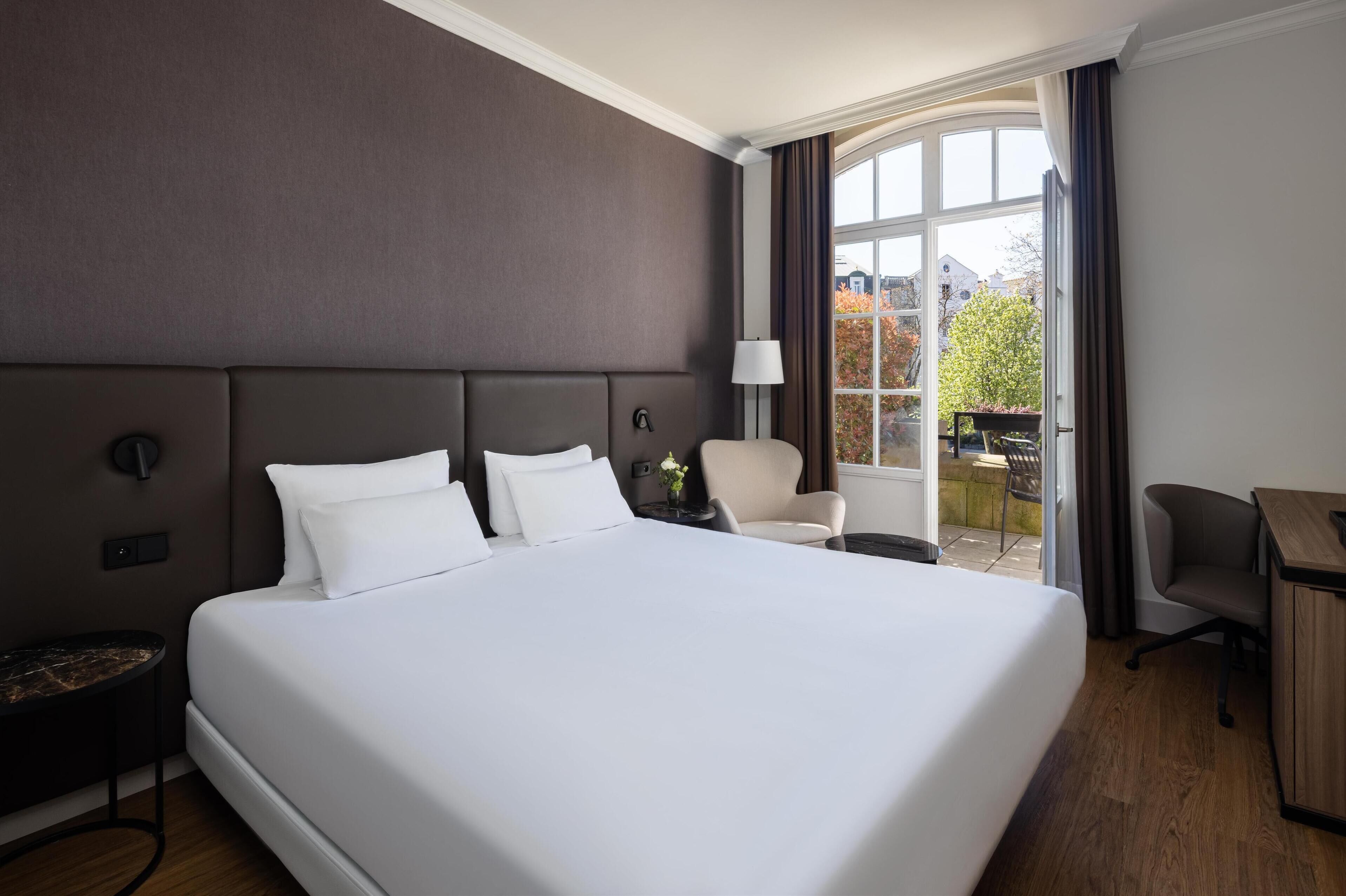 Minibar, pengeskab på værelset, skrivebord, gratis baby-/barnesenge