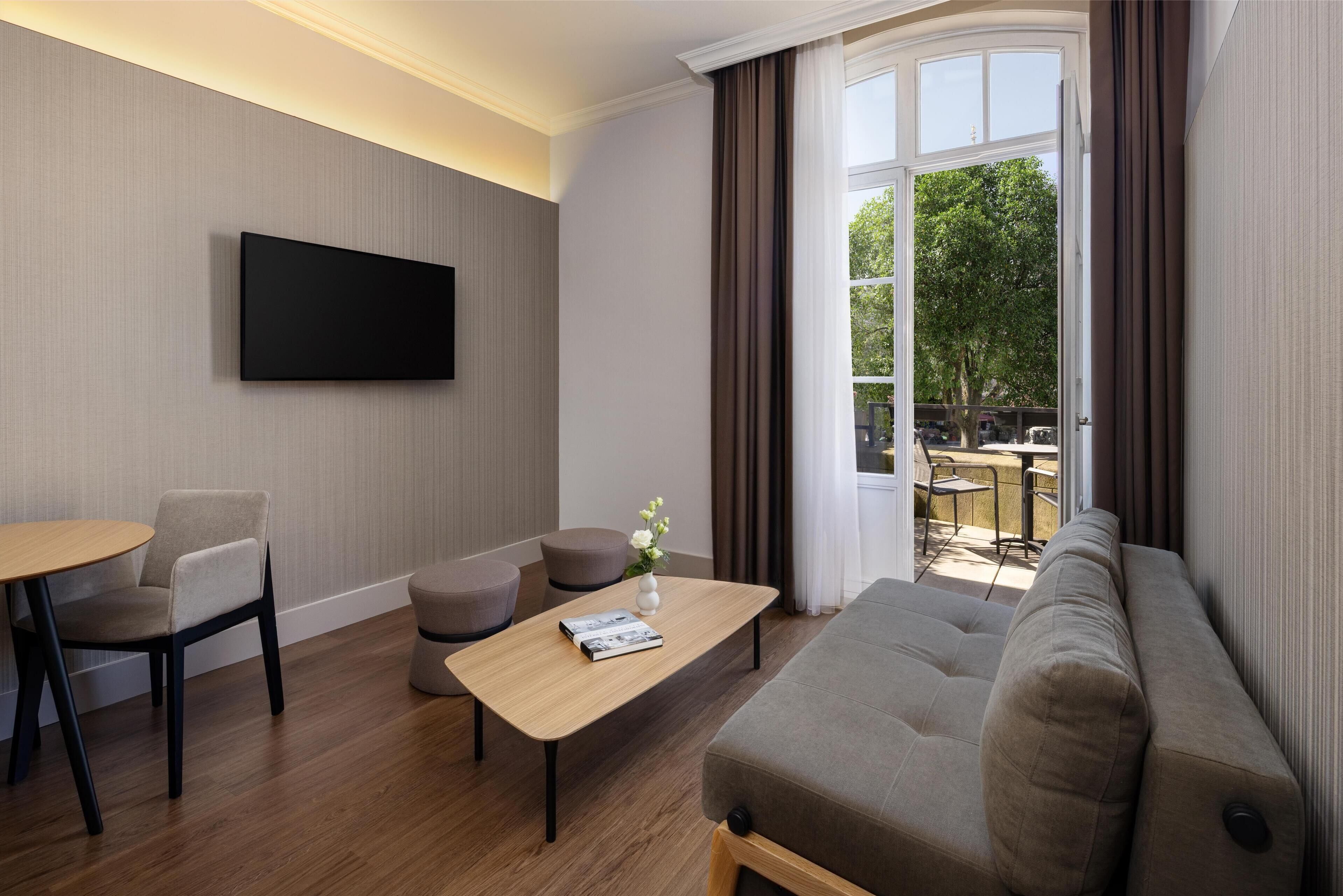 Minibar, in-room safe, desk, free cribs/infant beds