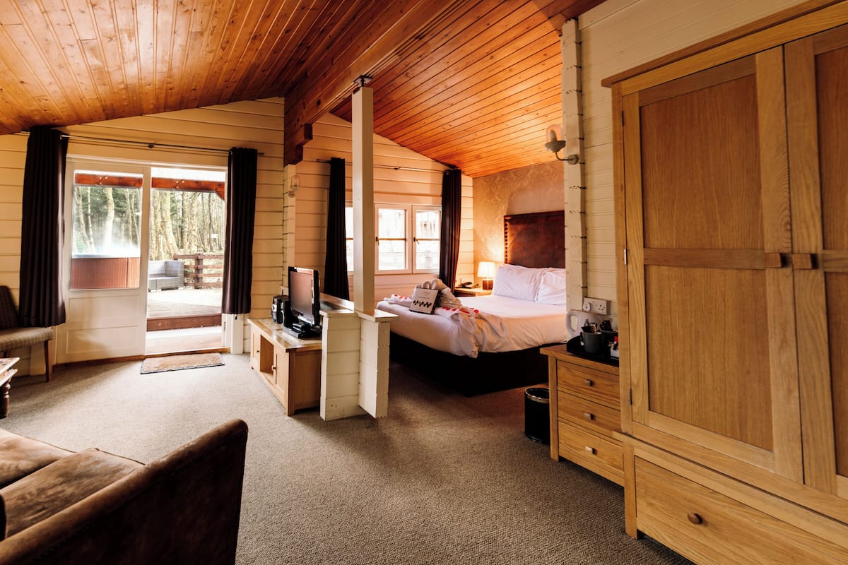 Cabaña Deluxe | Ropa de cama hipoalergénica y escritorio