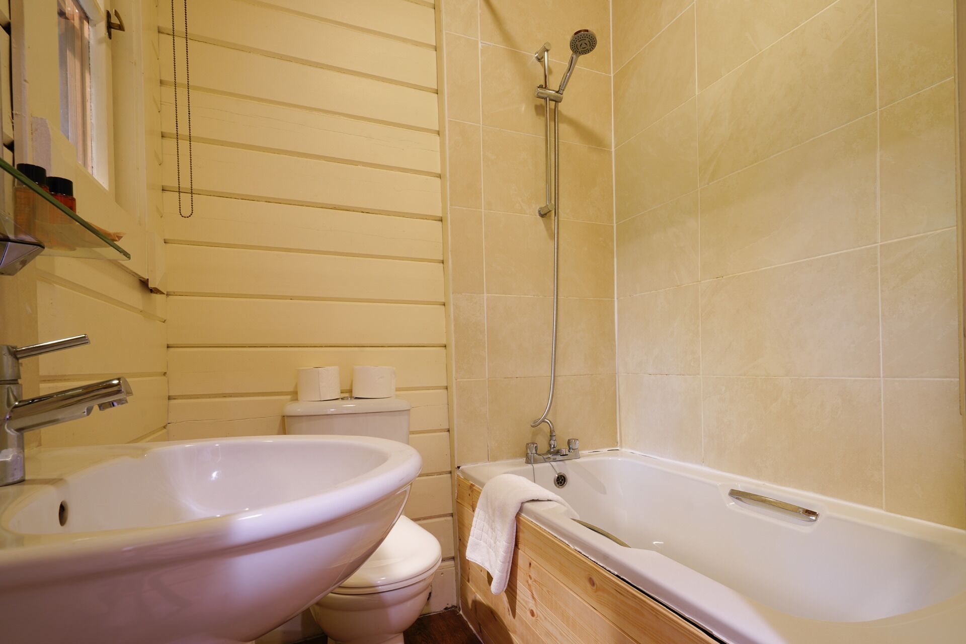A bathroom with a sink, toilet, and bathtub.