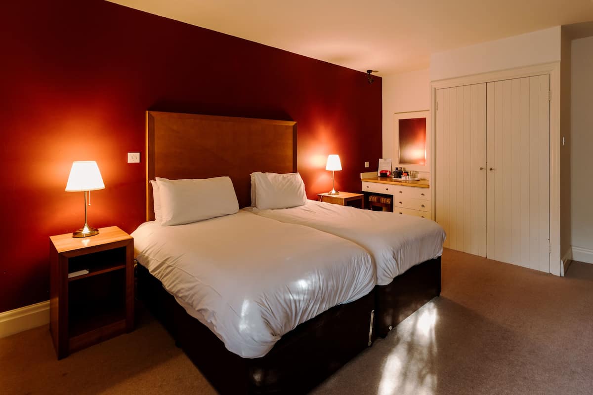 Hotel Standard Twin | 低過敏寢具、書桌、筆電工作空間、熨斗/熨衣板