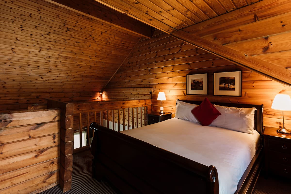 hotel executive room | 1 bedroom, hypo-allergenic bedding, desk, laptop workspace