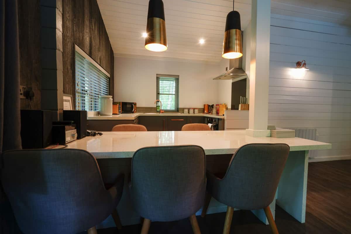 woodland lodge, hot tub | private kitchen | electric kettle