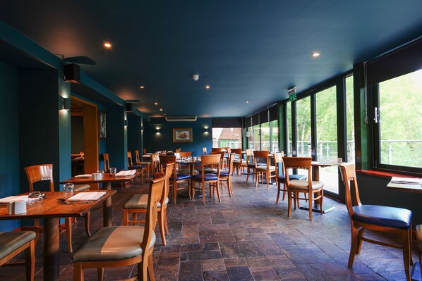 Breakfast, lunch, dinner served; local cuisine, al fresco dining 
