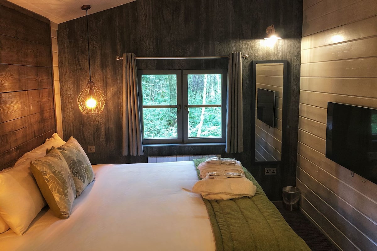 Woodland Cabin Standard | 低過敏寢具、書桌、筆電工作空間、熨斗/熨衣板