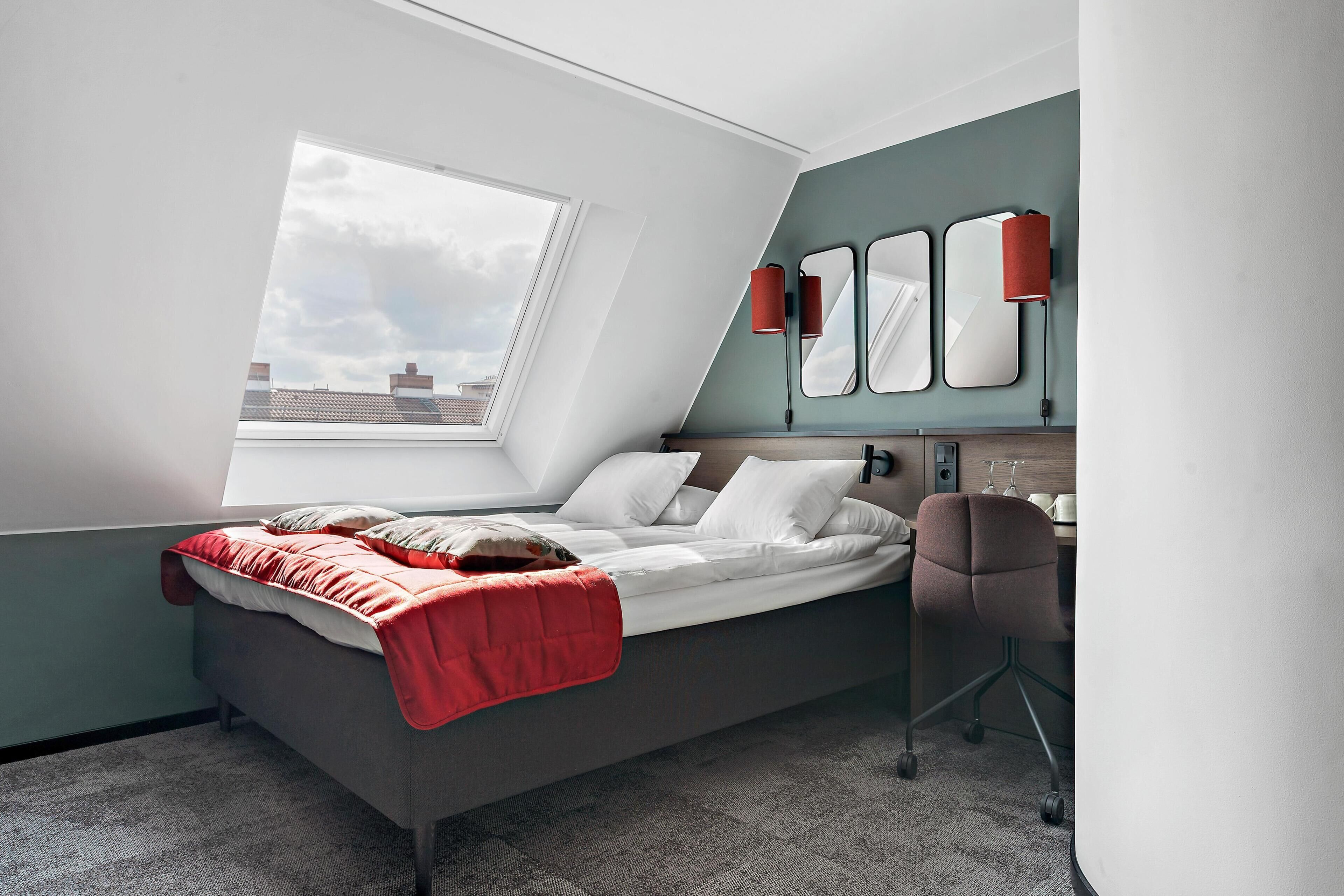 Habitación superior, 1 cama matrimonial, para no fumadores | Ropa de cama de alta calidad, camas con pillow-top y minibar 