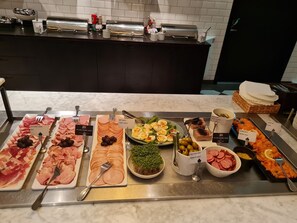 Petit déjeuner buffet compris tous les jours