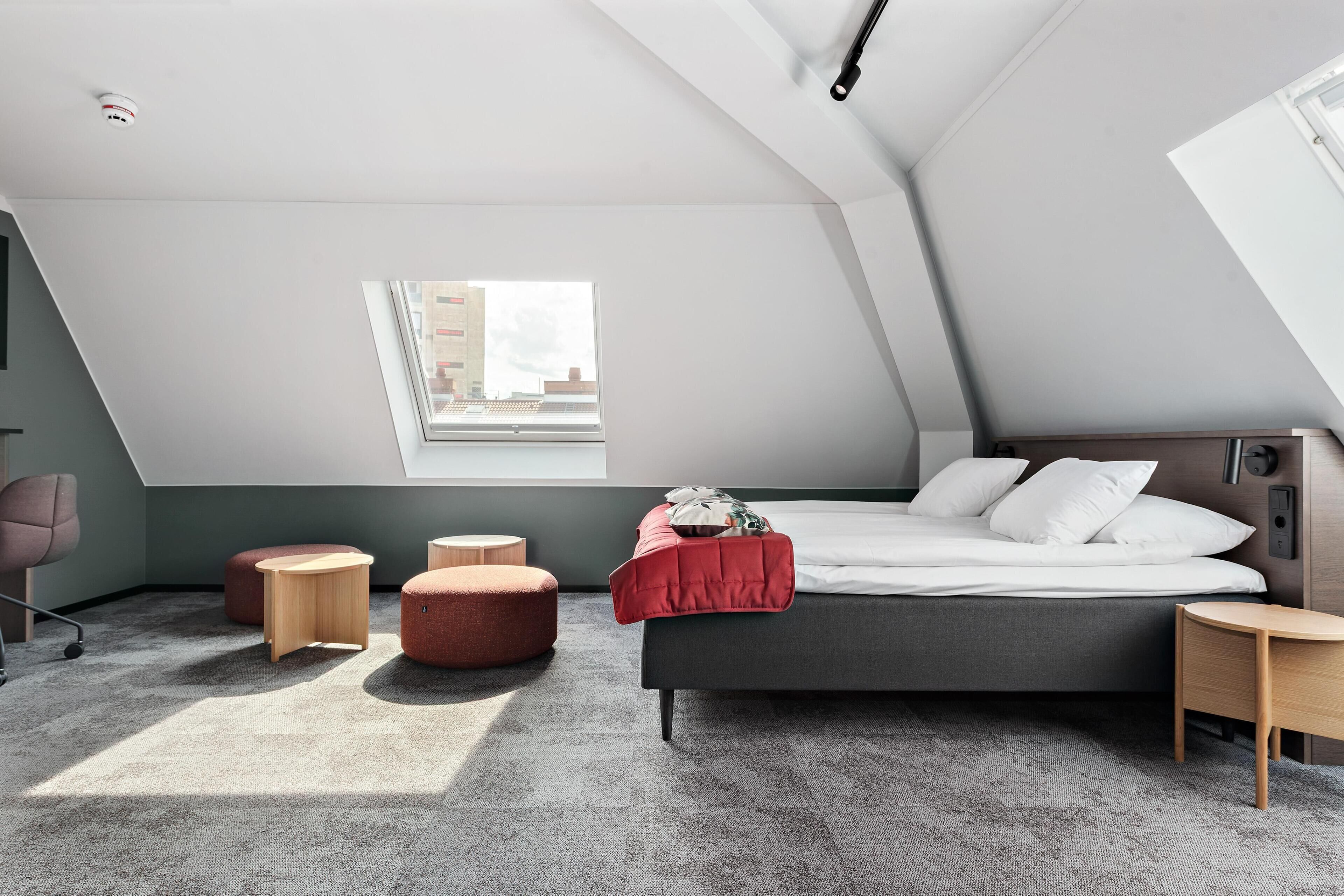 Habitación superior, 1 cama King size, para no fumadores (with Sofabed) | Ropa de cama de alta calidad, camas con pillow-top y minibar 