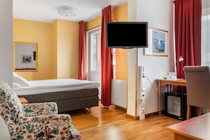 Superior Room, 1 Queen Bed, Non Smoking (with Sofabed) | Premium bedding, pillowtop beds, minibar, in-room safe