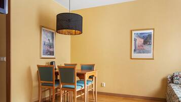 Premium bedding, pillowtop beds, minibar, in-room safe