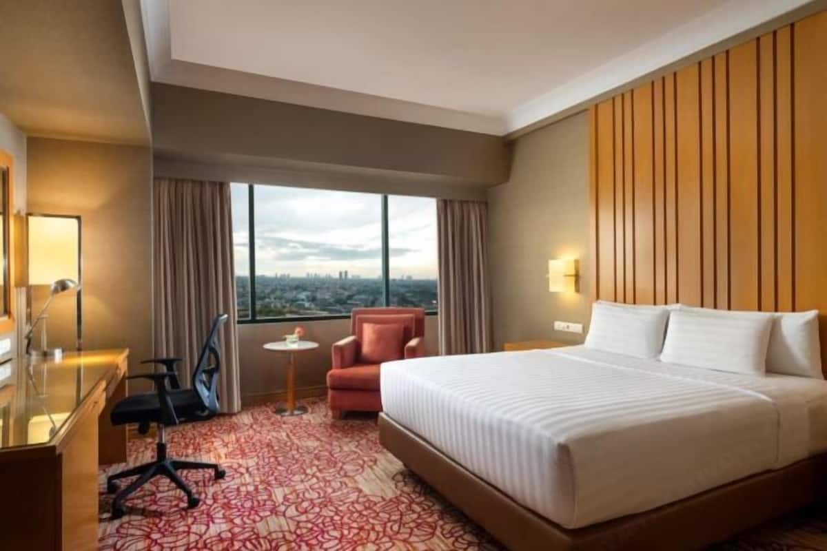 1 bedroom, in-room safe, desk, iron/ironing board