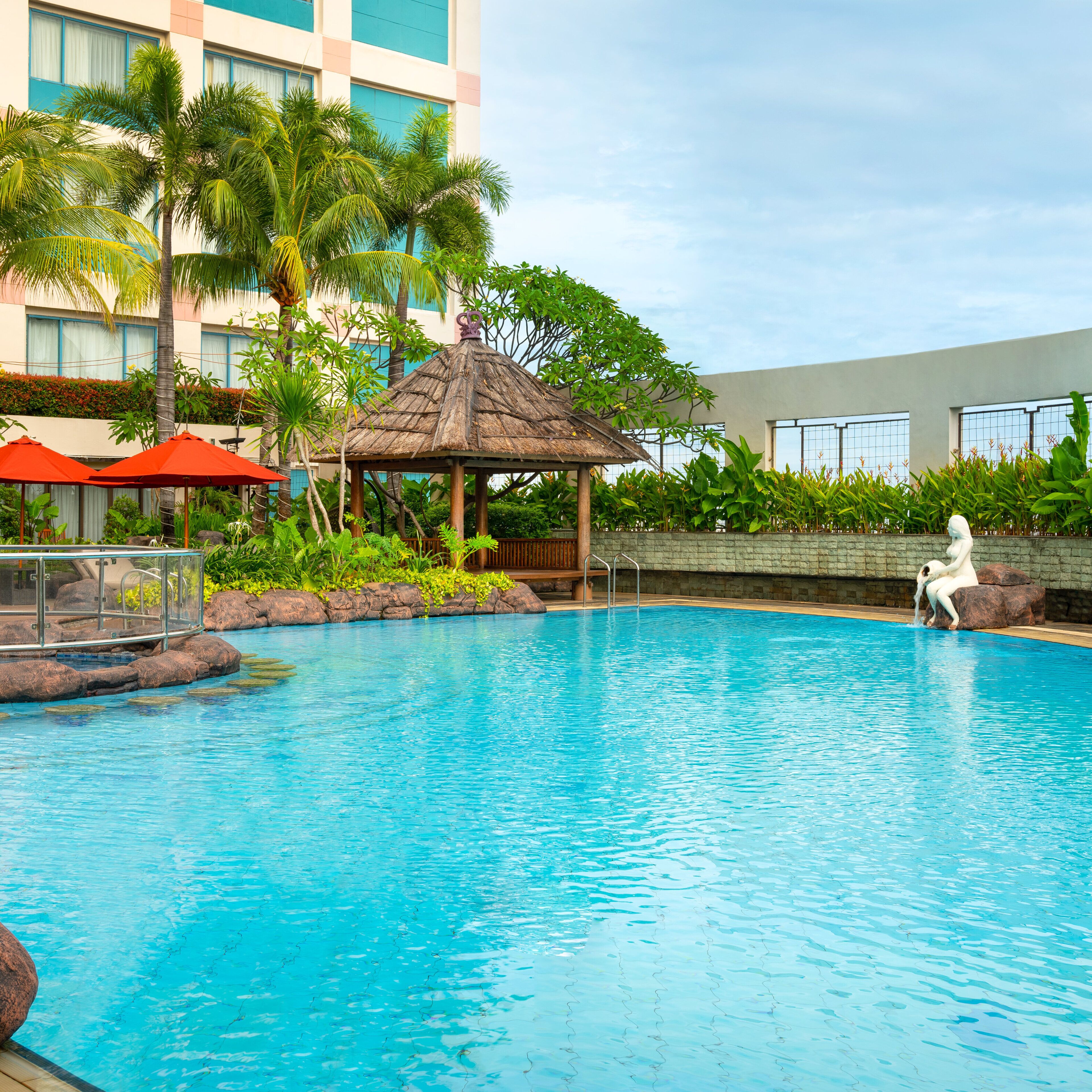 outdoor pool, pool loungers