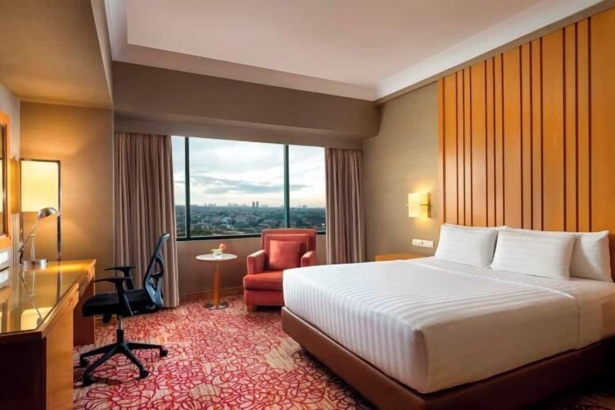 1 bedroom, in-room safe, desk, iron/ironing board