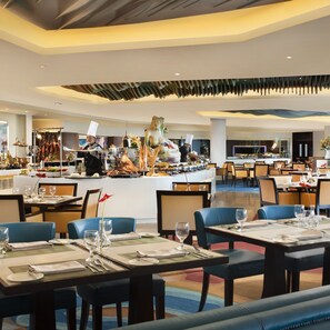 Ze serveren er ontbijt, lunch en diner 