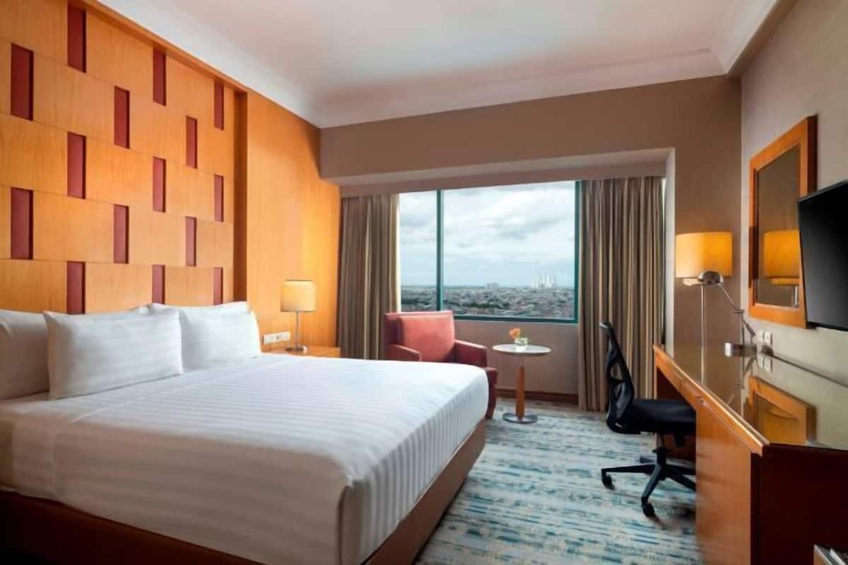 1 bedroom, in-room safe, desk, iron/ironing board
