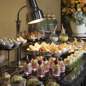 A buffet with various food items and drinks. - Hotel Ciputra Jakarta (Jakarta)