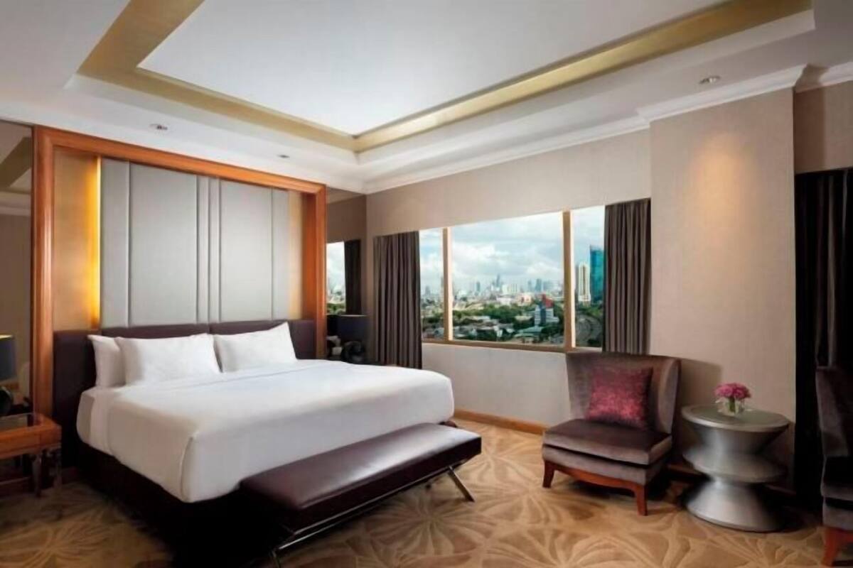 In-room safe, desk, iron/ironing board (on request)