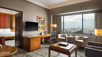 Suite | In-room safe, desk, iron/ironing board (on request), rollaway beds