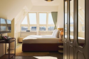 Suíte júnior | Roupas de cama antialérgicas, frigobar, Wi-Fi de cortesia