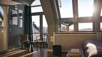 Juniorsvit | Allergitestade sÀngklÀder, minibar och individuell inredning