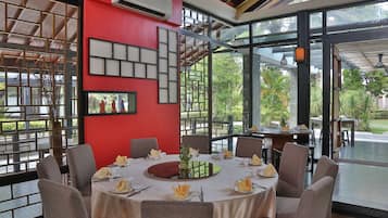 3 間餐廳,供應早餐、午餐和晚餐,義大利料理