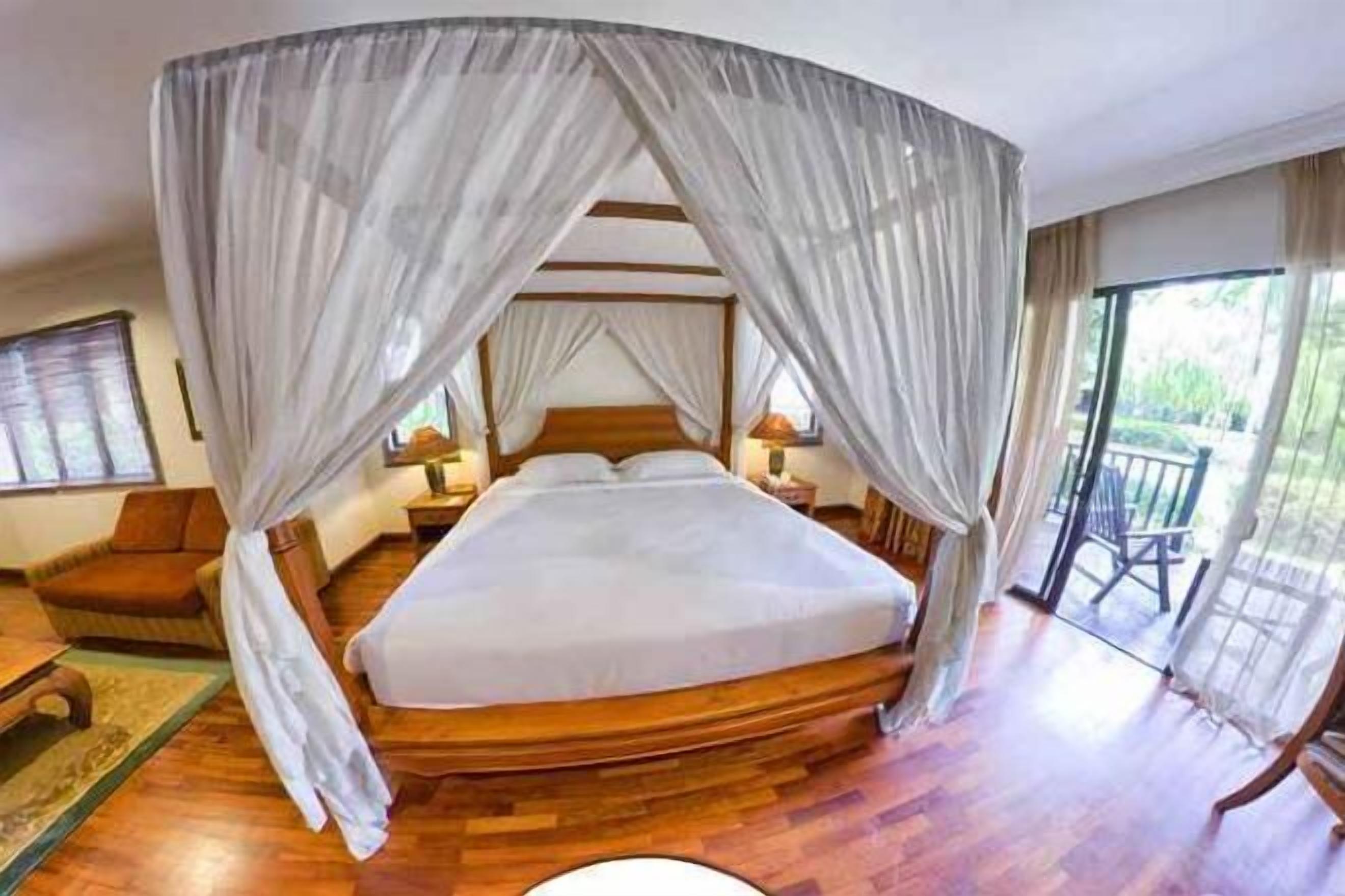 Minibar, caja de seguridad en la habitación, escritorio y wifi gratis 