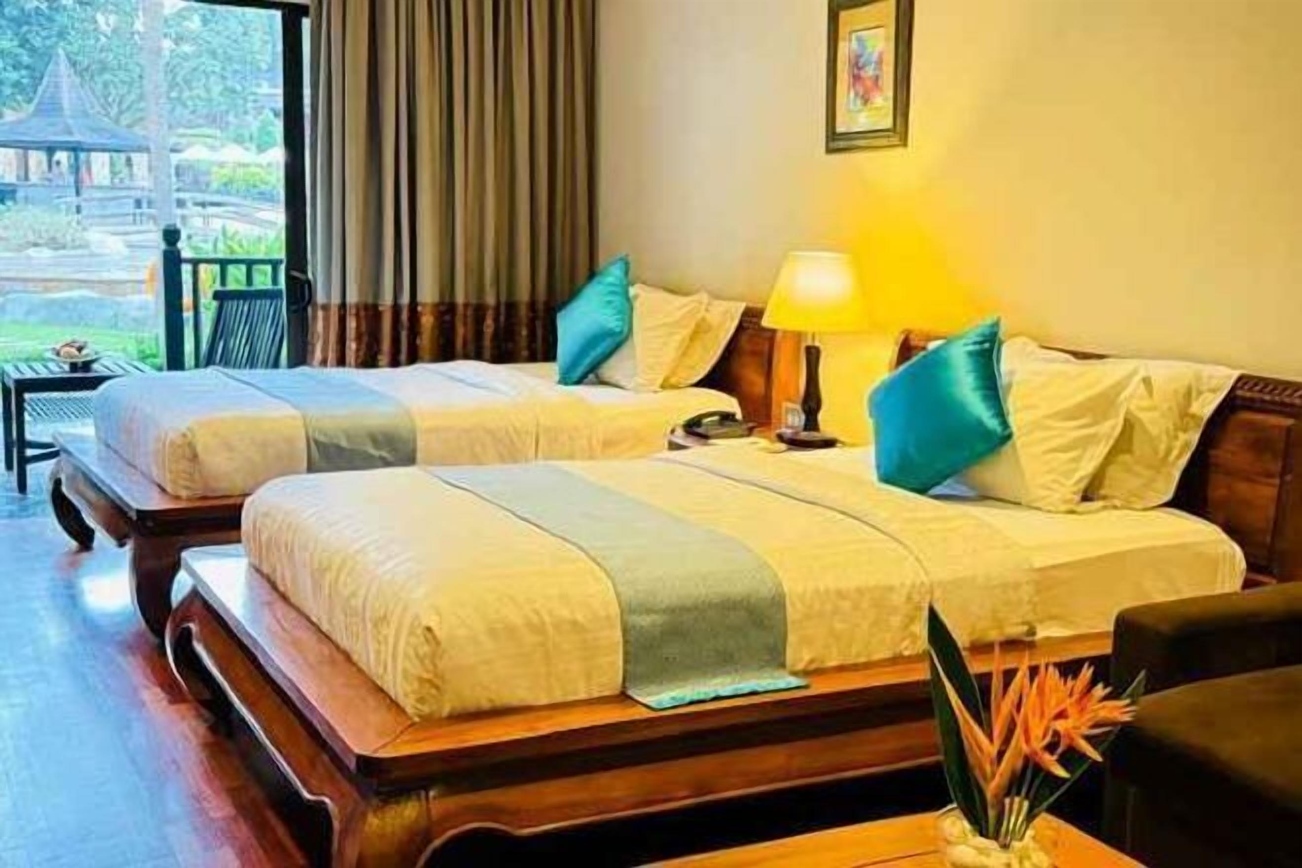 Minibar, in-room safe, desk, free WiFi