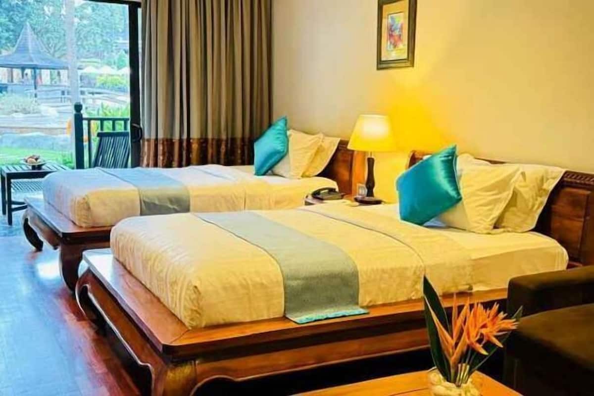 Minibar, in-room safe, desk, free WiFi