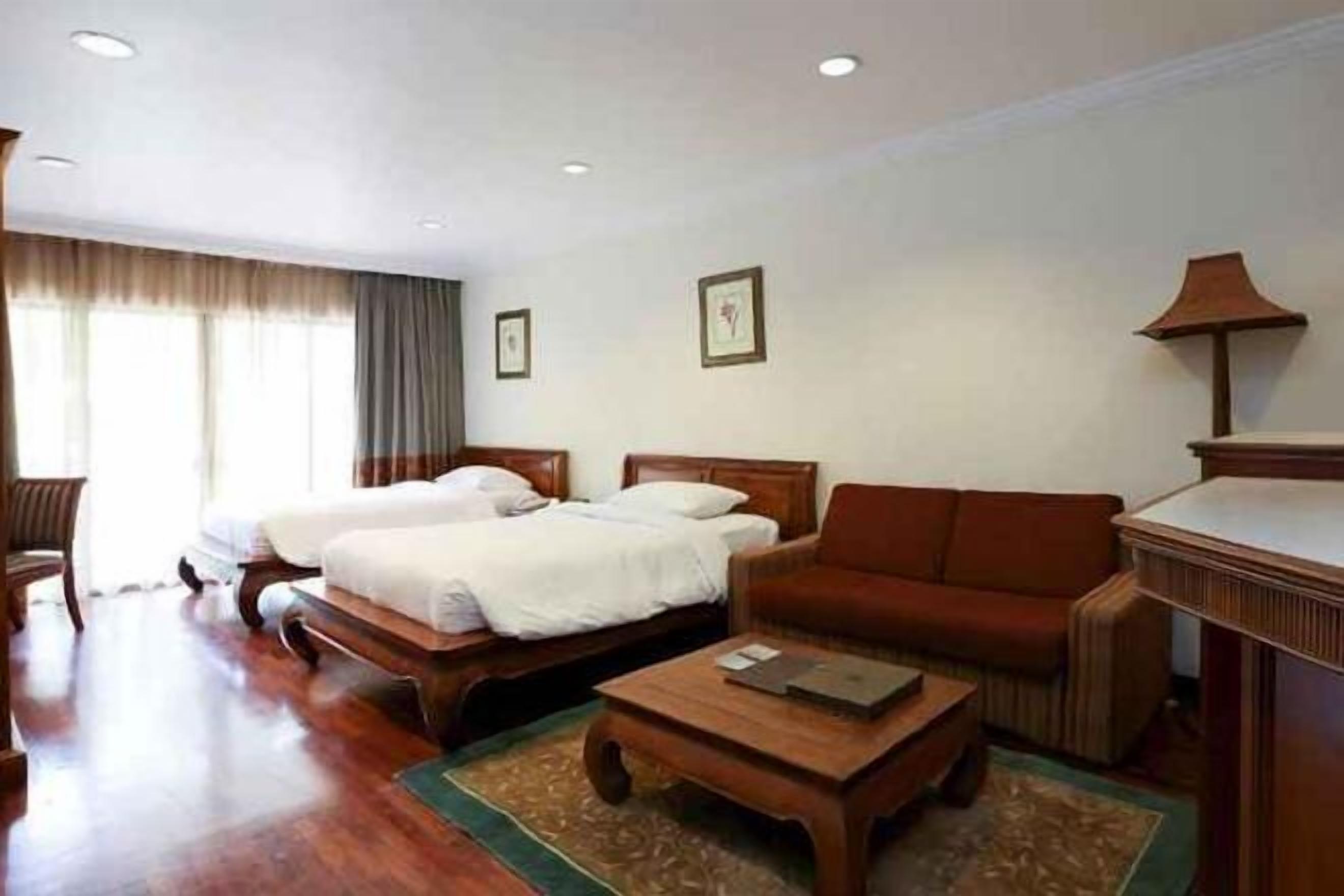 Minibar, safe på rommet, skrivebord og wi-fi (inkludert)