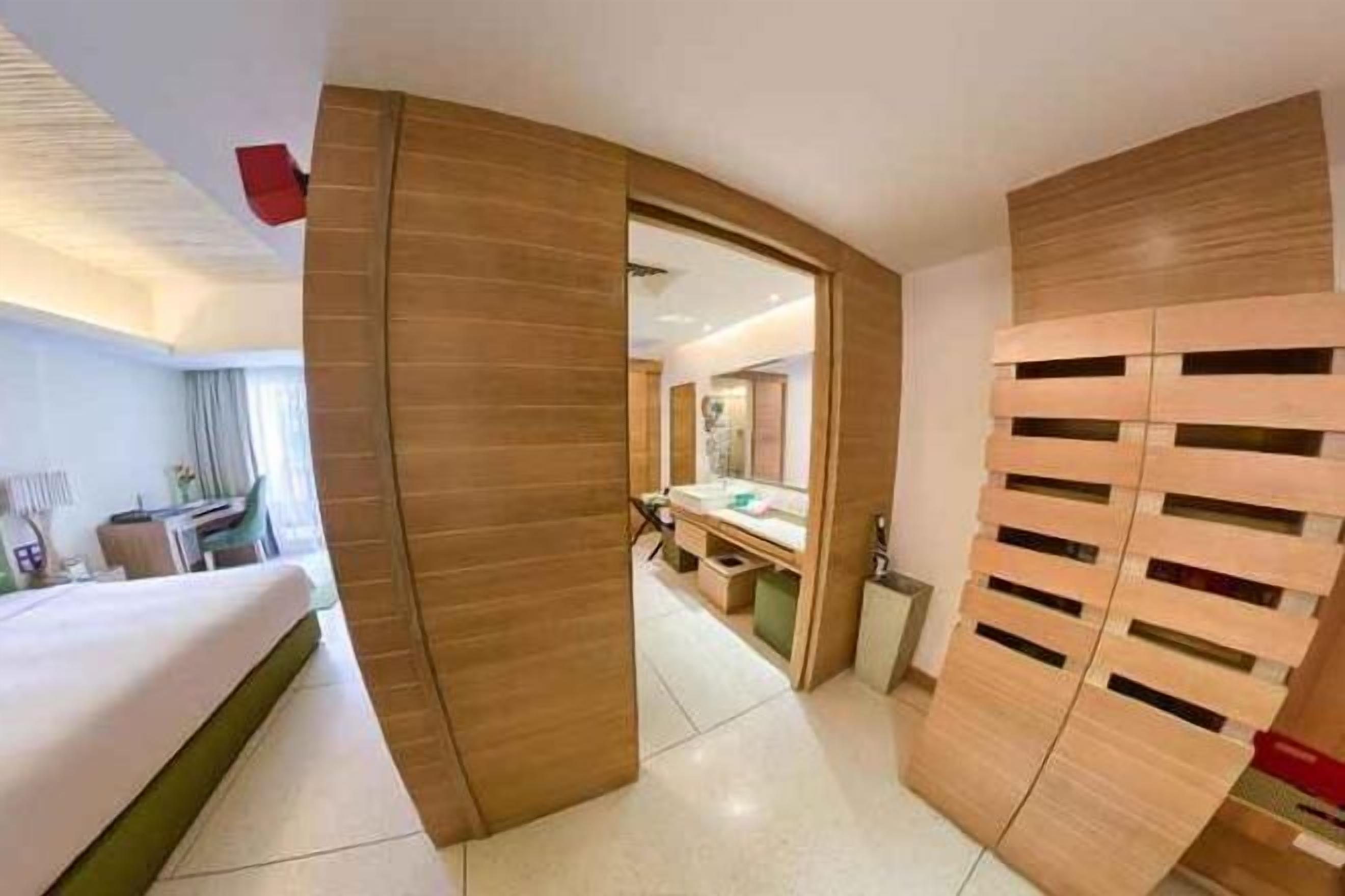 Minibar, in-room safe, desk, free WiFi
