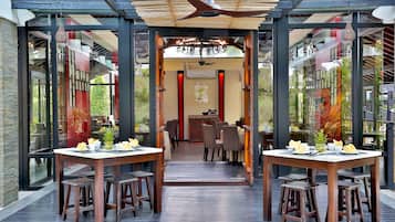 3 間餐廳,供應早餐、午餐和晚餐,義大利料理