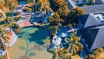 Outdoor pool, pool loungers