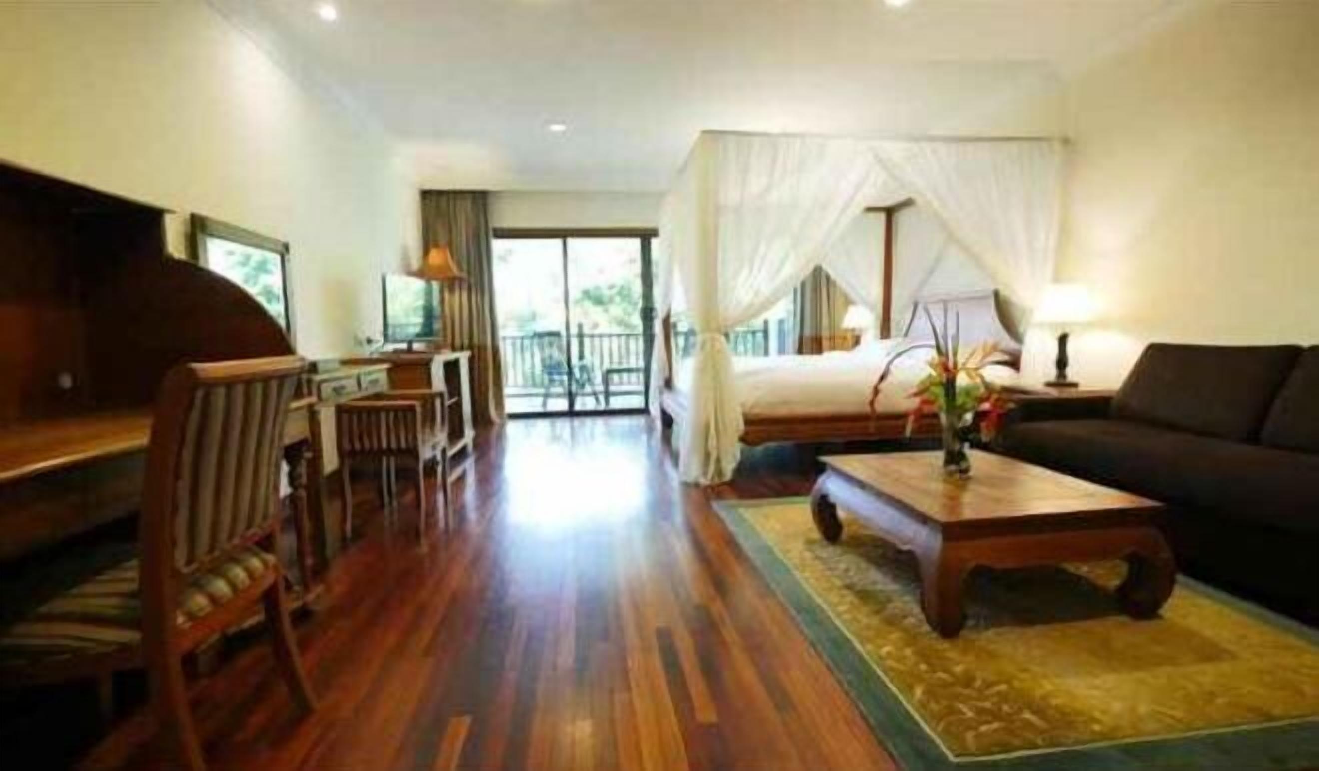 Minibar, caja de seguridad en la habitación, escritorio y wifi gratis 