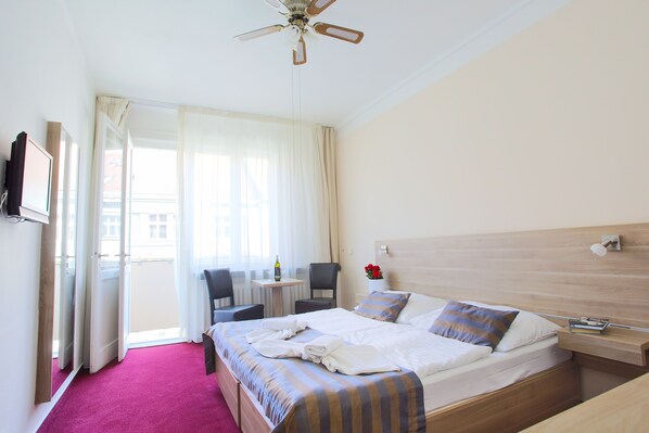 Minibar, in-room safe, blackout drapes, cribs/infant beds - Art Hotel Meda of Museum Kampa (Prague)