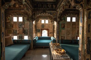Outdoor dining - RAAS Devigarh (Nathdwara)
