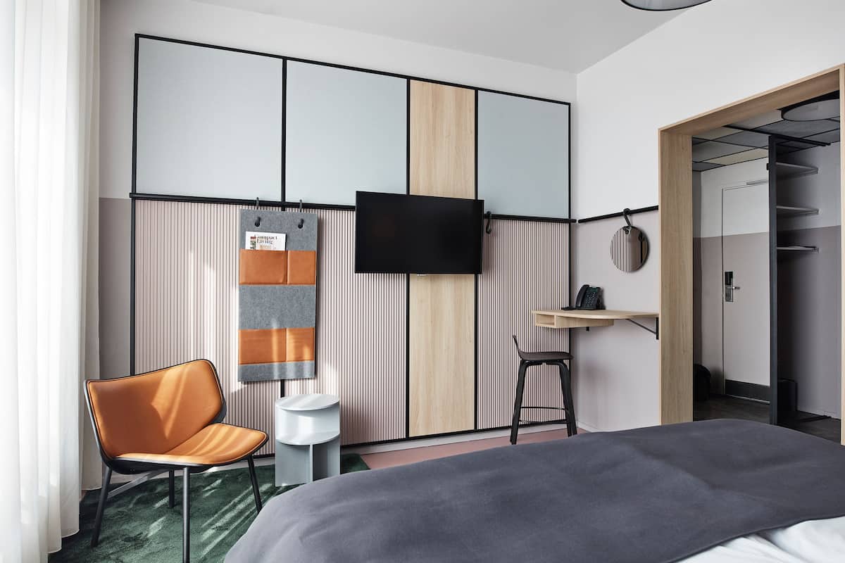 Standard-Doppel- oder -Zweibettzimmer (Renovated) | Allergikerbettwaren, Zimmersafe, Schreibtisch, Verdunkelungsvorhänge