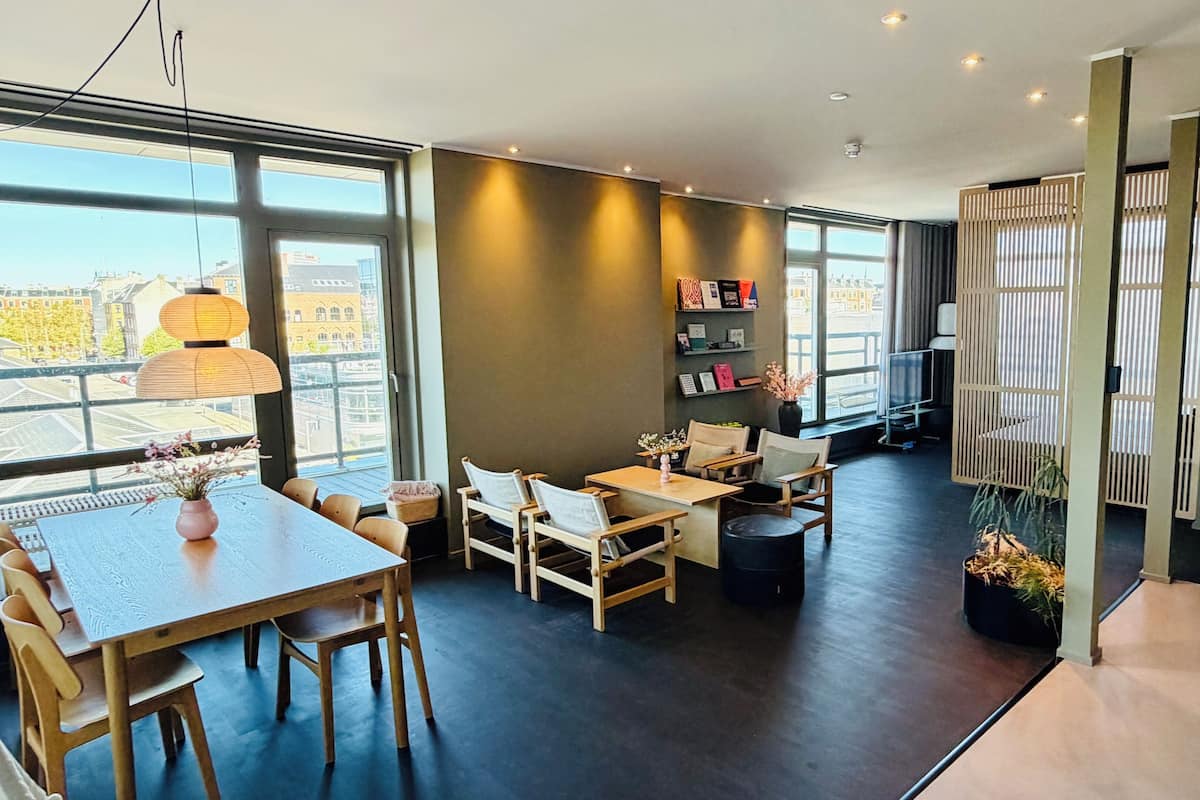 Suite with balcony | Hypo-allergenic bedding, in-room safe, desk, blackout drapes