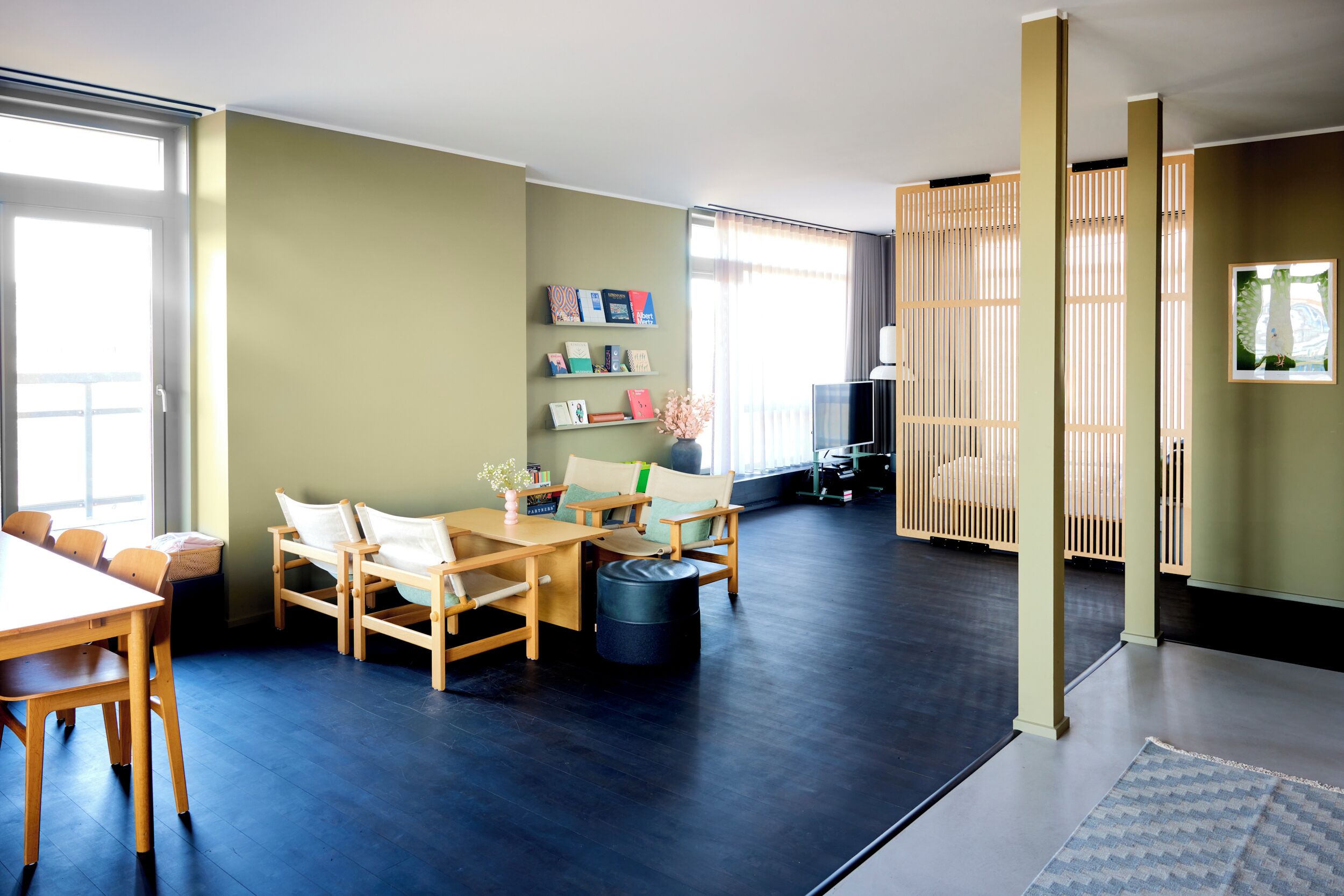 Hypo-allergenic bedding, in-room safe, desk, blackout curtains